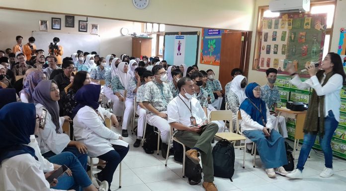 Dosen Fikom Universitas Jayabaya Pengabdian di SMK Putra Pertiwi