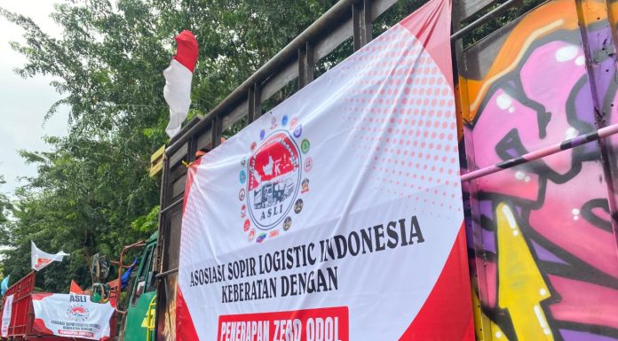 Ratusan Sopir Truk Mengguncang Jakarta Pusat Desak Tunda ZERO ODOL