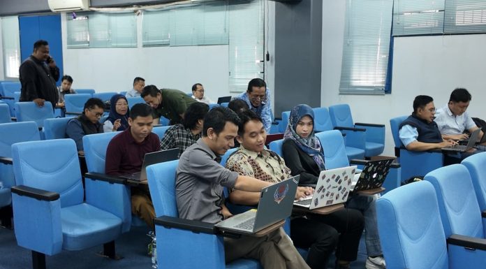 Dosen FIKOM Jayabaya ikuti Workshop Pengolahan Data Menggunakan SMART – PLS