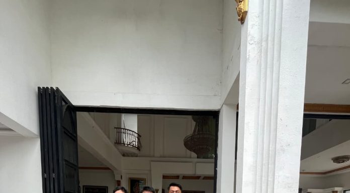 Opick Sambut Mahasiswa Jayabaya di Sela Kegiatan Sosialisasi Pemilahan Sampah
